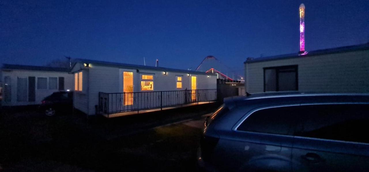 Staycation Opposite Fantasy Island Ingoldmells Exterior photo