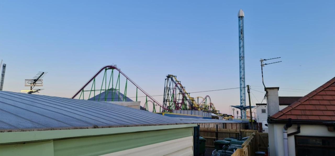 Staycation Opposite Fantasy Island Ingoldmells Exterior photo